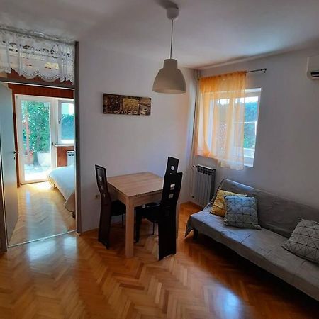Cozy Apartment Alma, Two Steps From The Sea メドゥリン エクステリア 写真