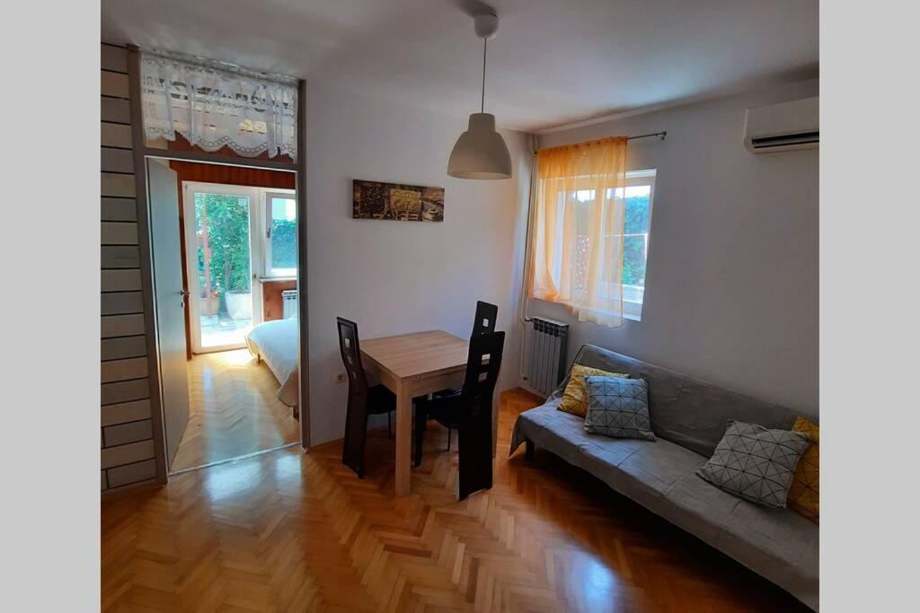 Cozy Apartment Alma, Two Steps From The Sea メドゥリン エクステリア 写真
