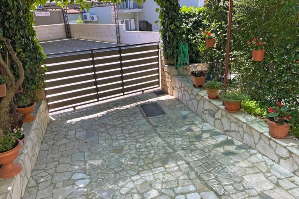 Cozy Apartment Alma, Two Steps From The Sea メドゥリン エクステリア 写真